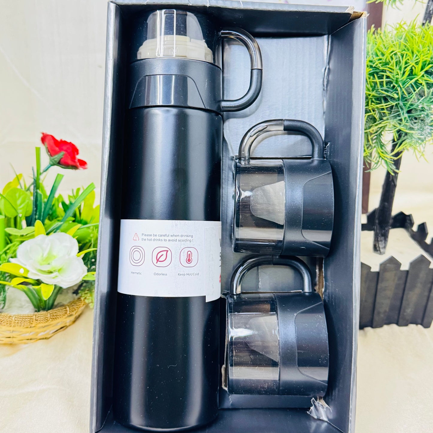 PERSONALIZED VACCUM CUP BOTTLE WITH 3 CUP SET