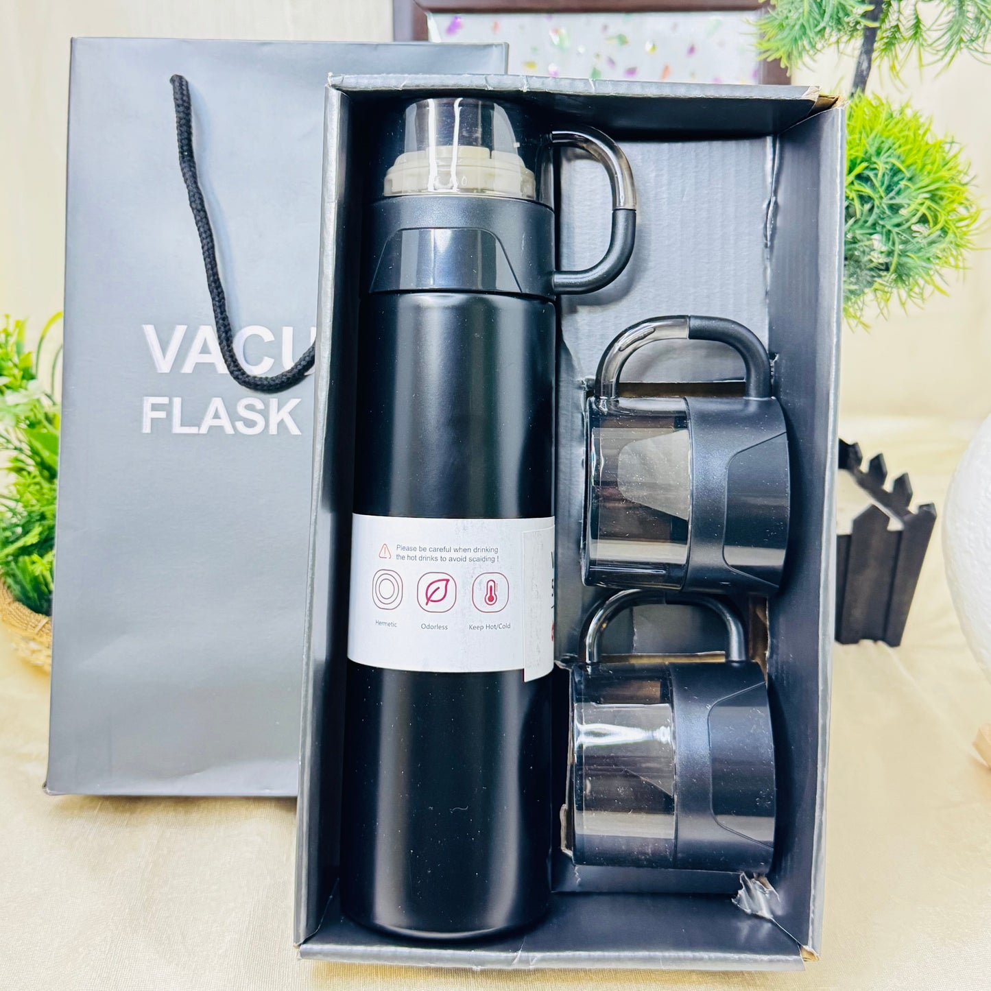 PERSONALIZED VACCUM CUP BOTTLE WITH 3 CUP SET