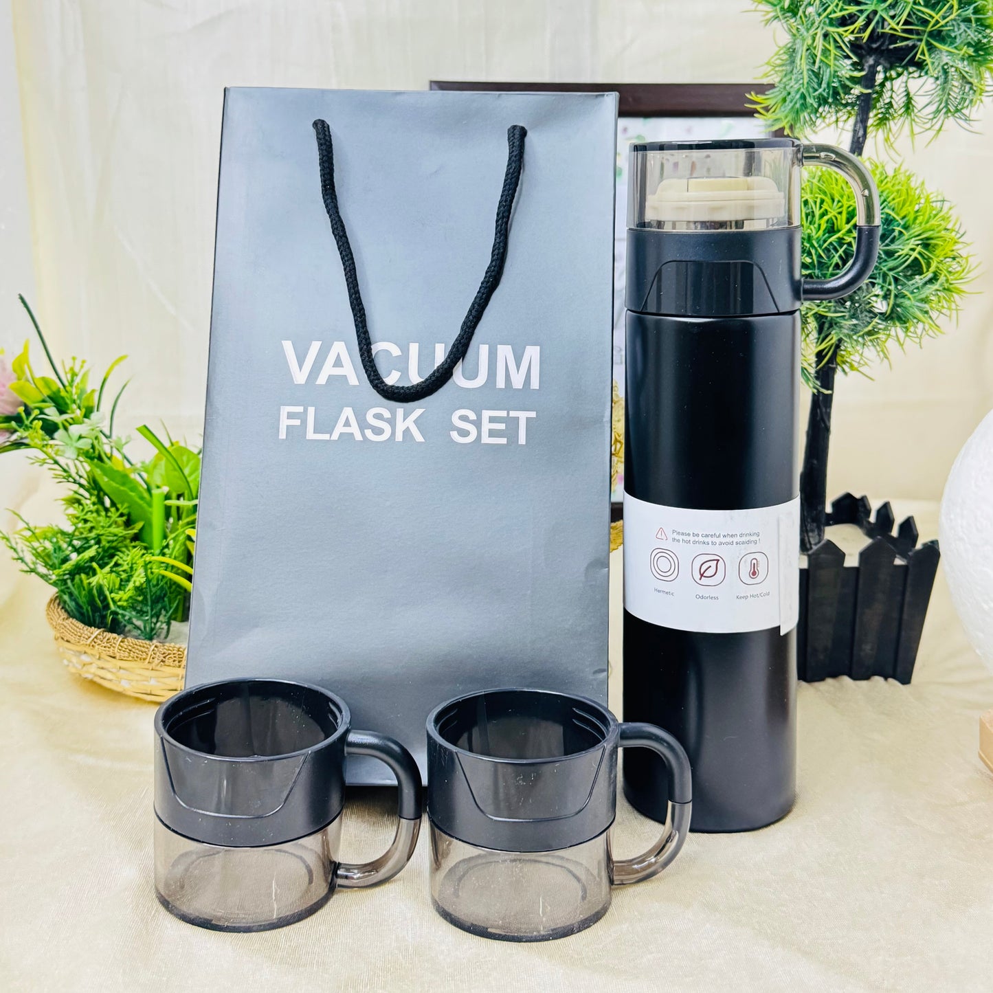 PERSONALIZED VACCUM CUP BOTTLE WITH 3 CUP SET