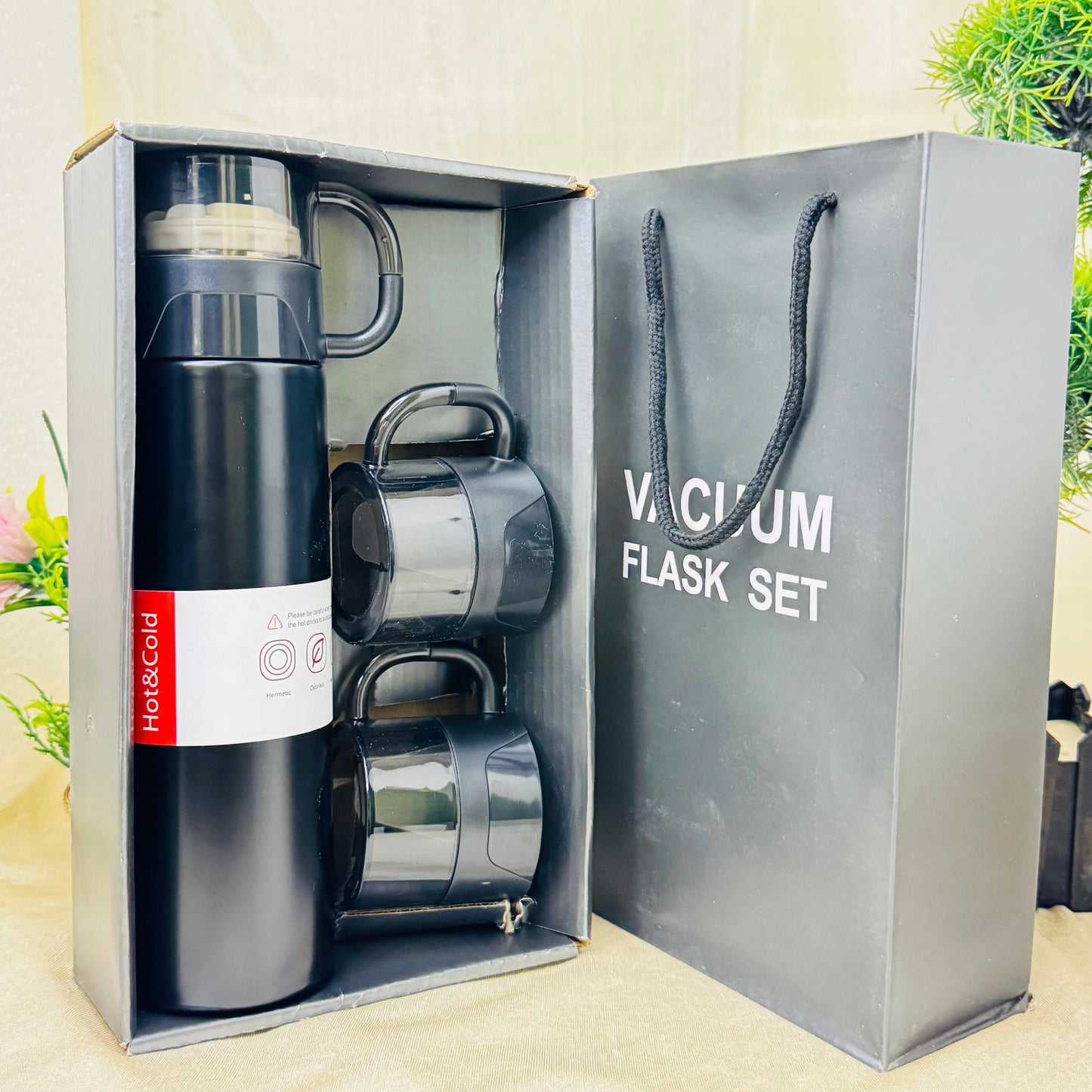 PERSONALIZED VACCUM CUP BOTTLE WITH 3 CUP SET