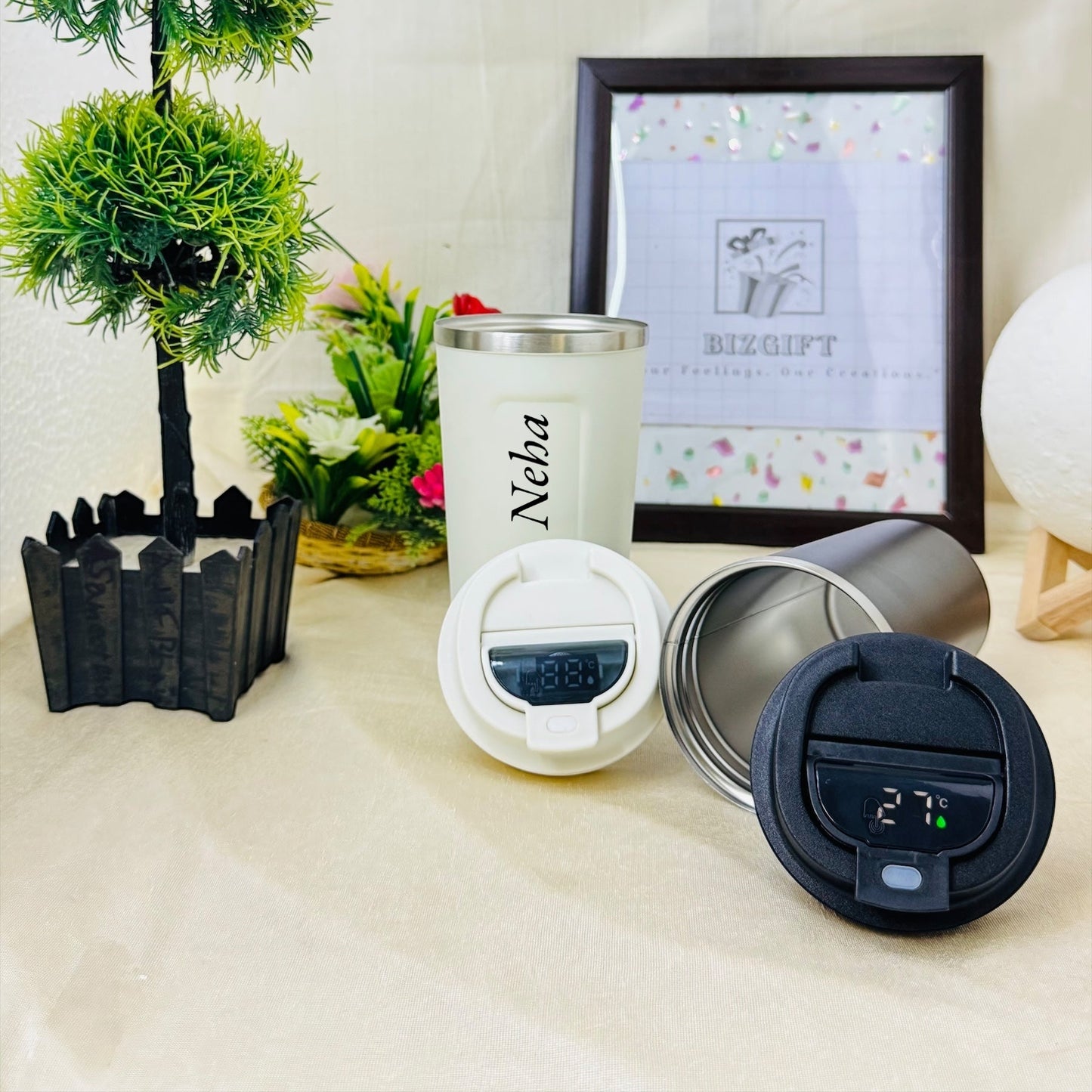 INSULATED MUG WITH SMART TEMPERATURE DISPLAY
