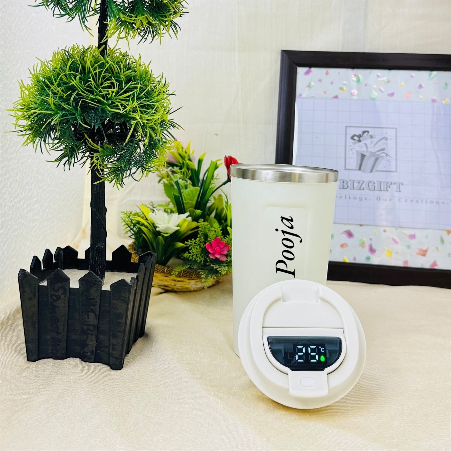 INSULATED MUG WITH SMART TEMPERATURE DISPLAY