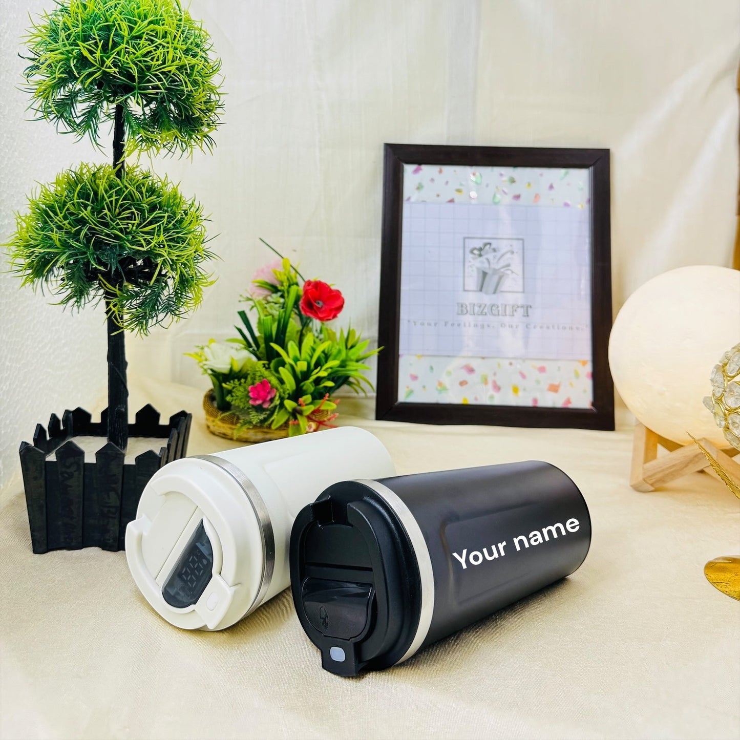 INSULATED MUG WITH SMART TEMPERATURE DISPLAY