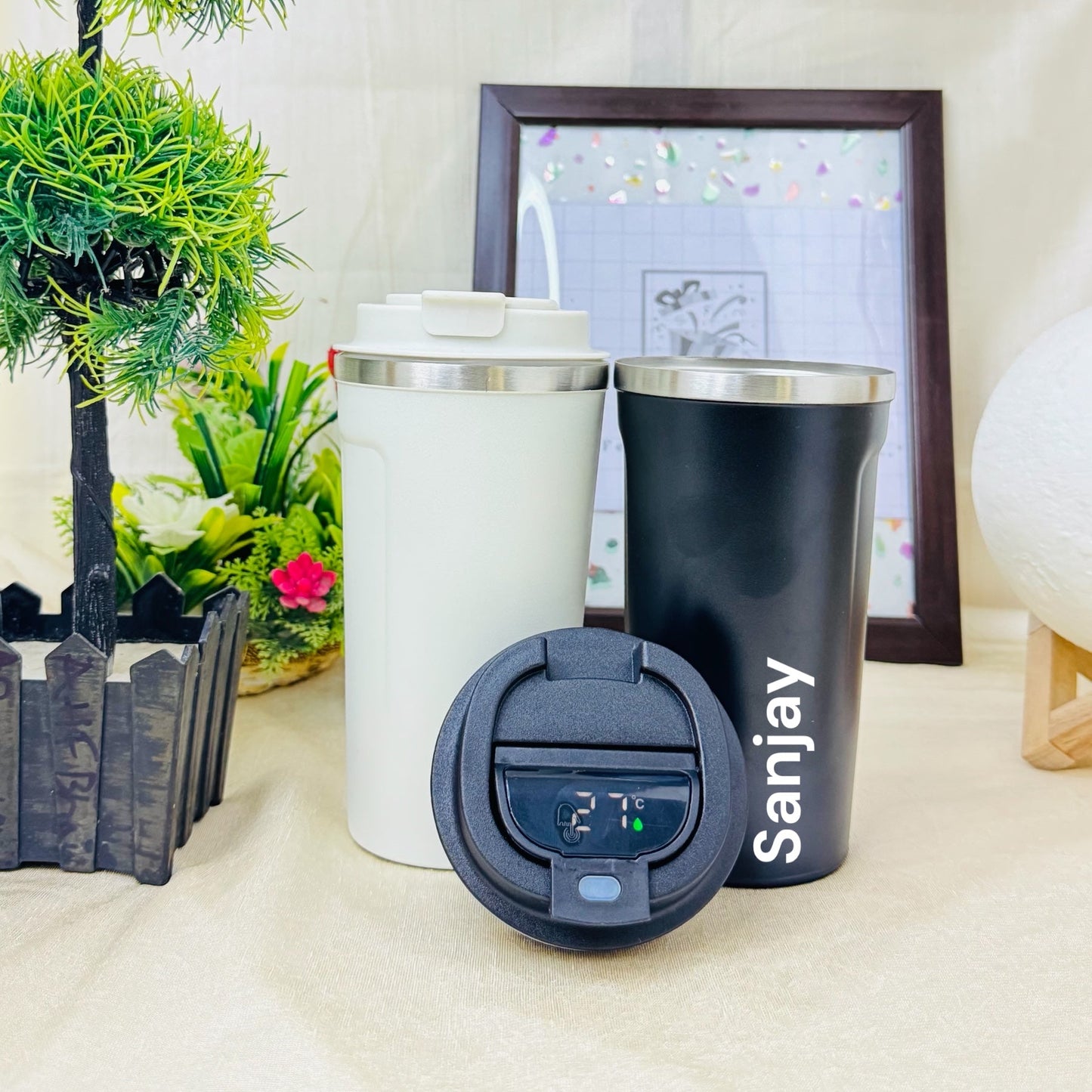 INSULATED MUG WITH SMART TEMPERATURE DISPLAY
